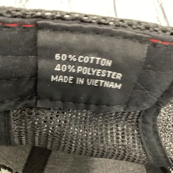 Travis Mathew Cap Hat Men’s Adjustable Snapback Black/Red/ Silver Truckers Cap - Picture 7 of 7